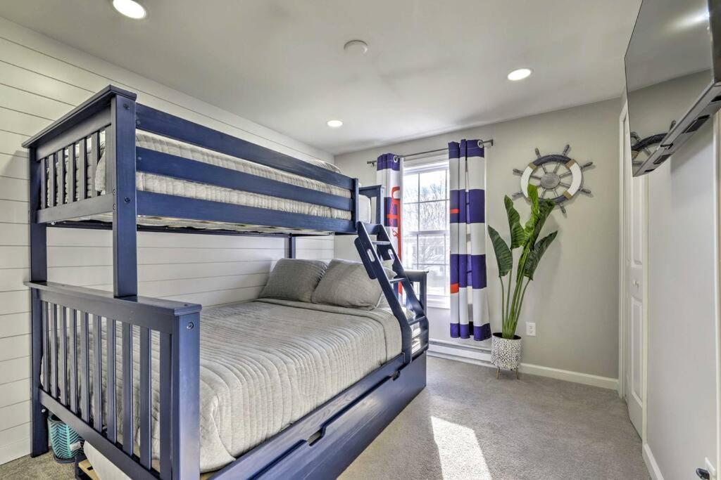 New! Updated Mystic Home W/ Sauna, Hot Tub & Deck Εξωτερικό φωτογραφία