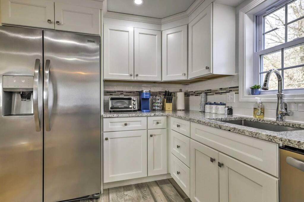 New! Updated Mystic Home W/ Sauna, Hot Tub & Deck Εξωτερικό φωτογραφία