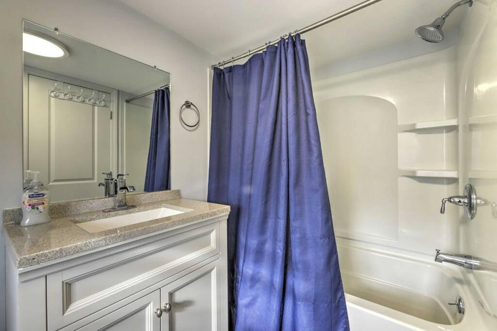 New! Updated Mystic Home W/ Sauna, Hot Tub & Deck Εξωτερικό φωτογραφία