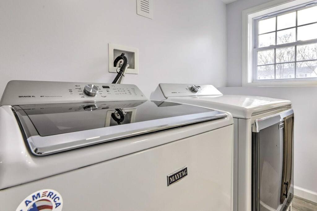 New! Updated Mystic Home W/ Sauna, Hot Tub & Deck Εξωτερικό φωτογραφία