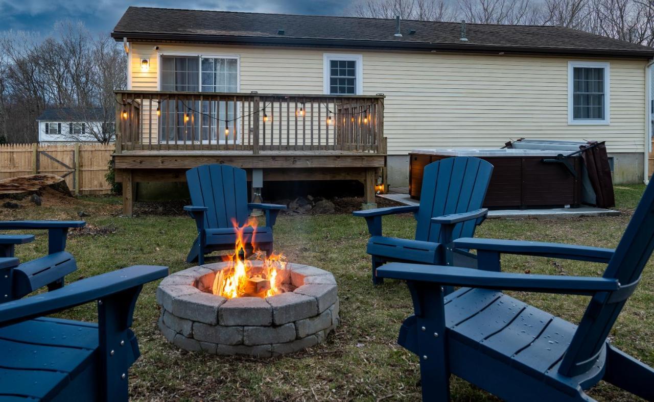 New! Updated Mystic Home W/ Sauna, Hot Tub & Deck Εξωτερικό φωτογραφία