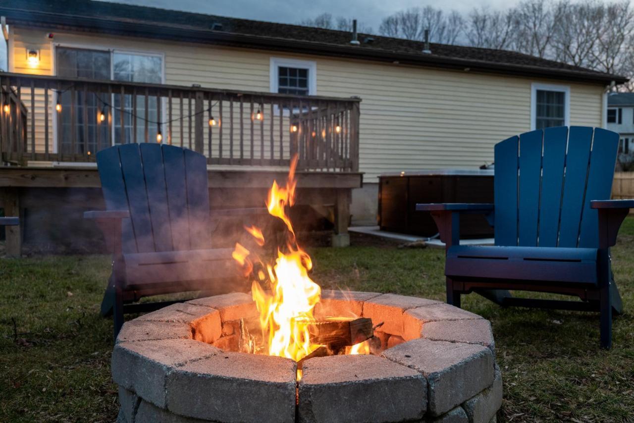 New! Updated Mystic Home W/ Sauna, Hot Tub & Deck Εξωτερικό φωτογραφία